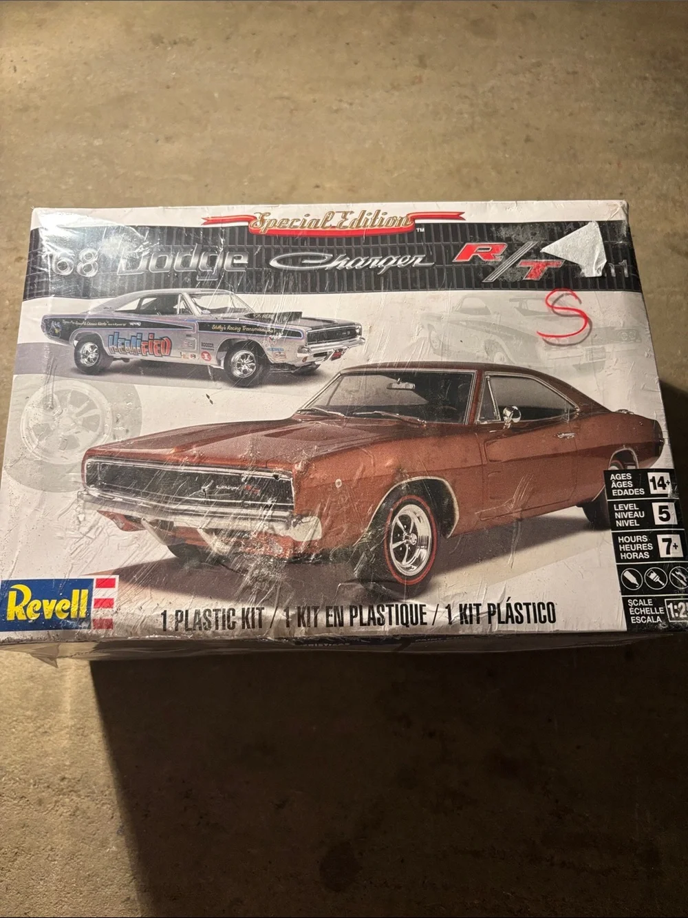 REVELL 1968 DODGE CHARGER RT 2 N 1 KIT 1/25 SCALE SKILL LEVEL 5 14+